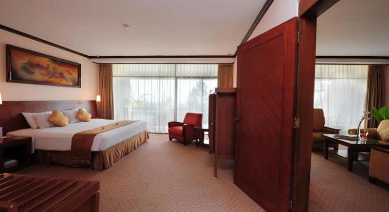 Patra Semarang Hotel & Convention Exteriér fotografie